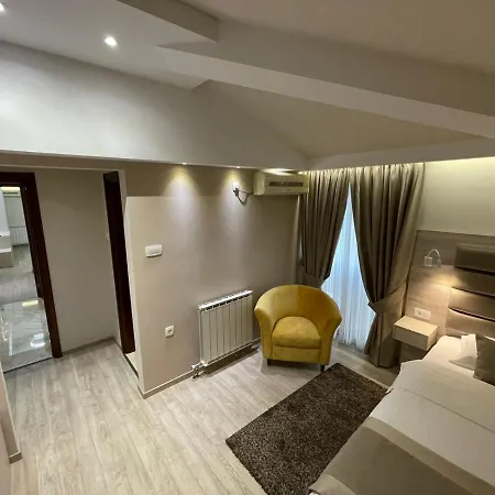 Hotel Holiday فندق
