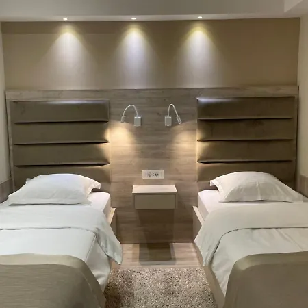 Hotel Holiday فندق 4*