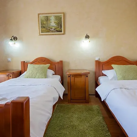 فندق Hotel Holiday 4*