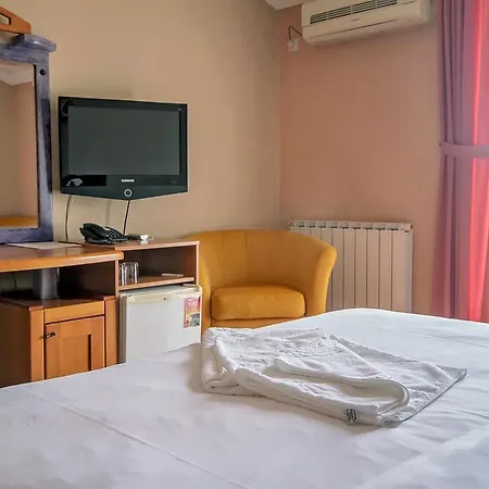 Hotel Holiday 4* بودغوريتْسا