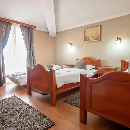 فندق Hotel Holiday