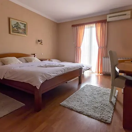Hotel Holiday