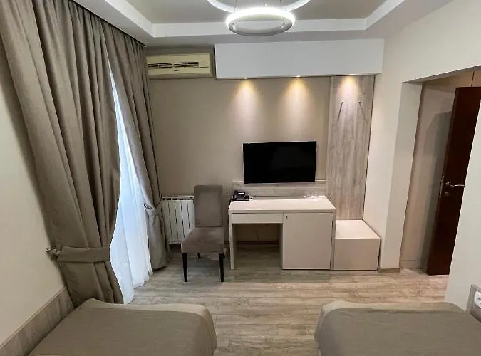 Hotel Holiday Подгориця