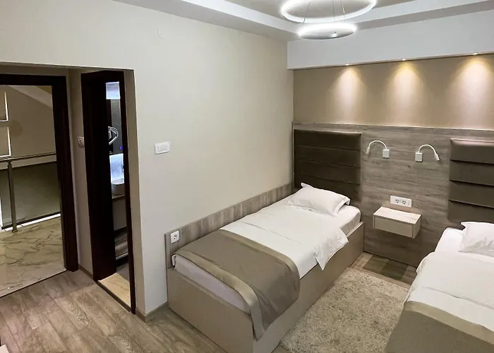 Готель Hotel Holiday