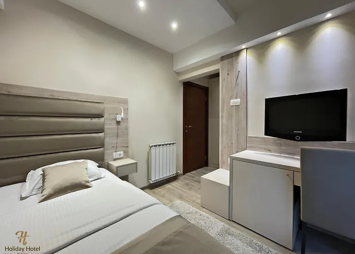 Готель Hotel Holiday