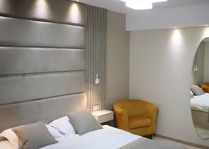 Hotel Holiday 4* Подгориця