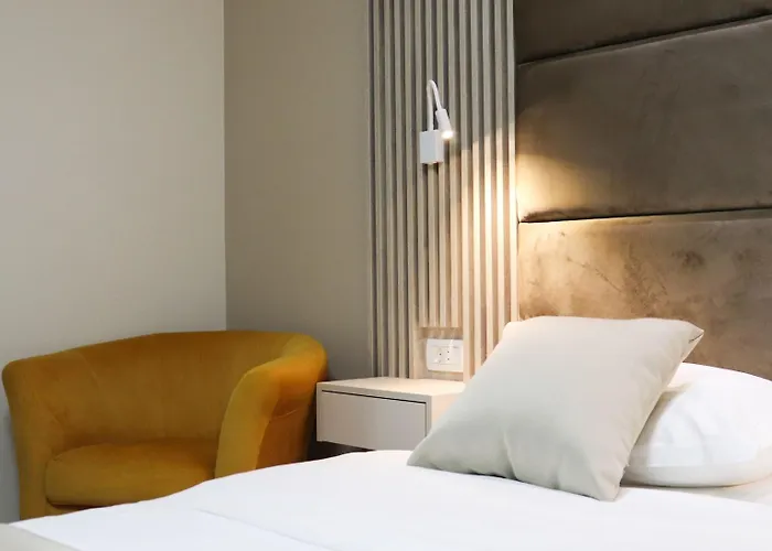 Готель Hotel Holiday