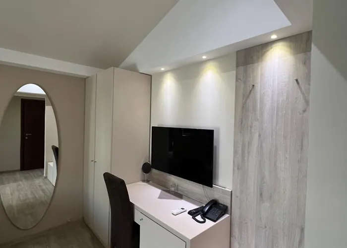 Готель Hotel Holiday