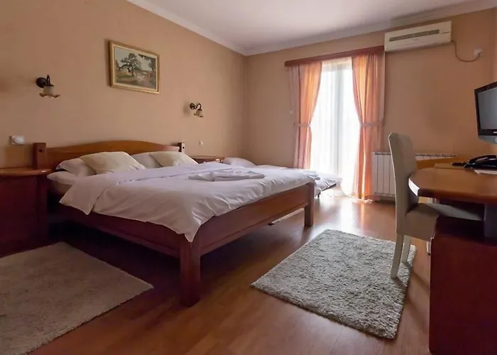 Готель Hotel Holiday 4*