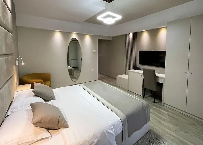 Готель Hotel Holiday