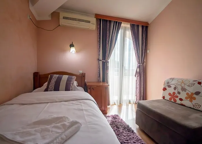 Hotel Holiday Готель Подгориця