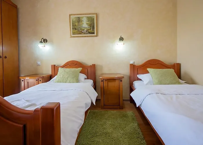 Готель Hotel Holiday 4*