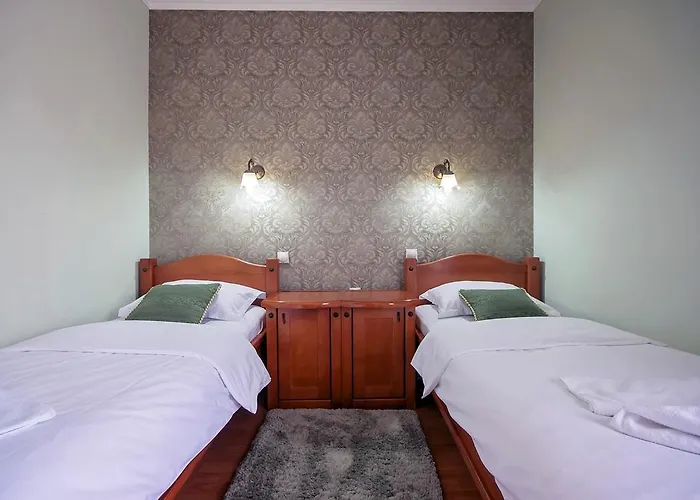 Готель Hotel Holiday 4*