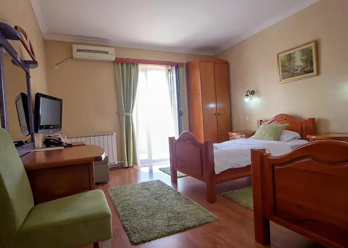 Готель Hotel Holiday