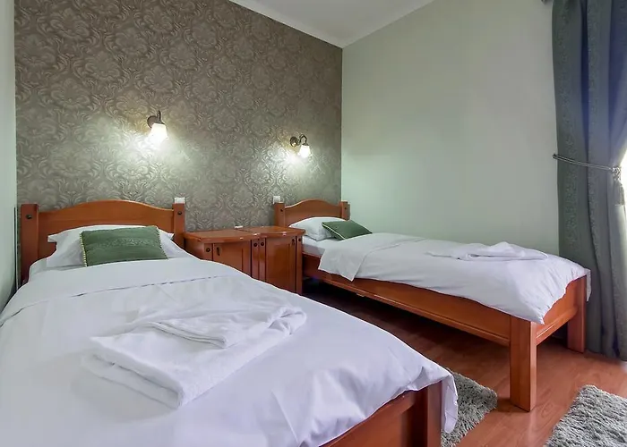 Готель Hotel Holiday 4*