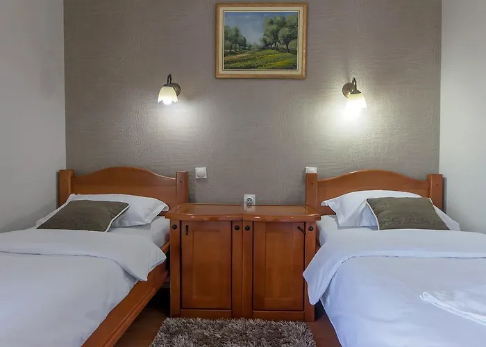 Готель Hotel Holiday