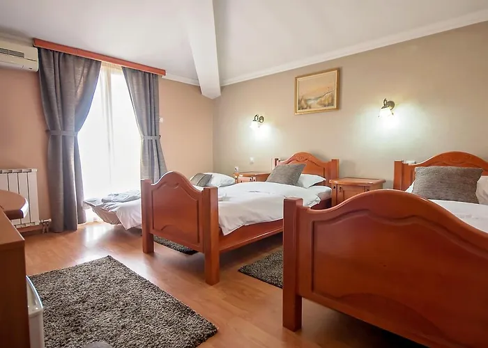 Готель Hotel Holiday