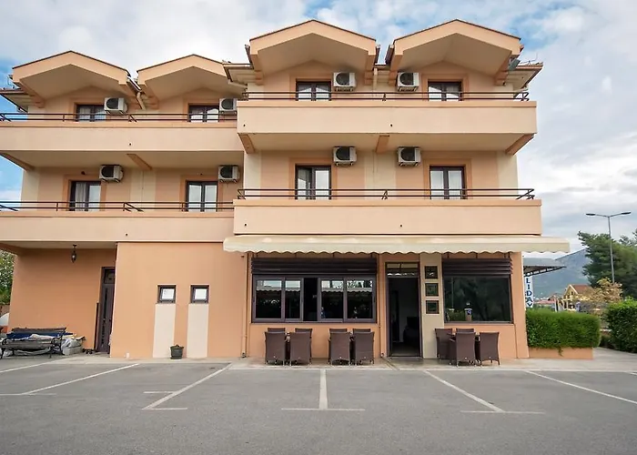 Готель Hotel Holiday 4*