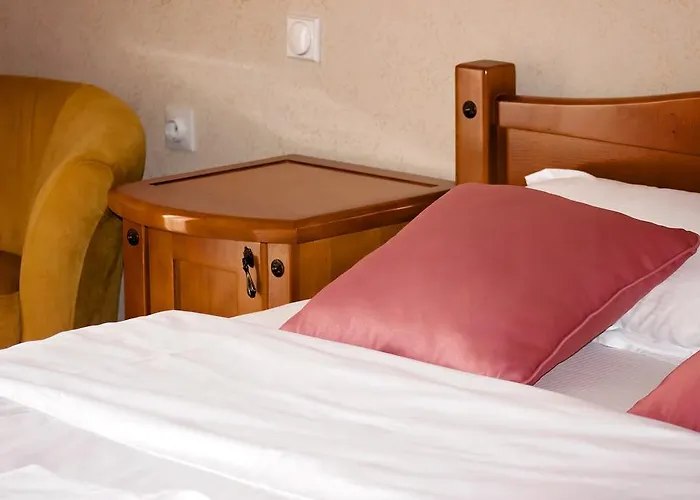 Готель Hotel Holiday