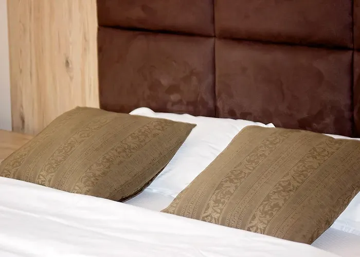 Готель Hotel Holiday