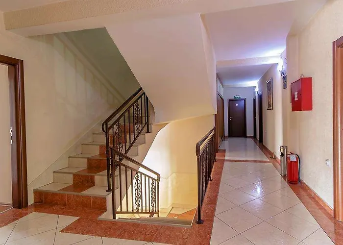 Hotel Holiday Готель 4*