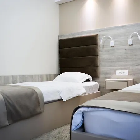Hotel Holiday 酒店 波德戈里察