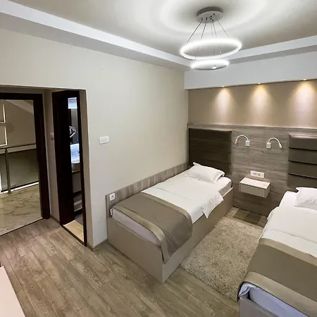 Отель Hotel Holiday
