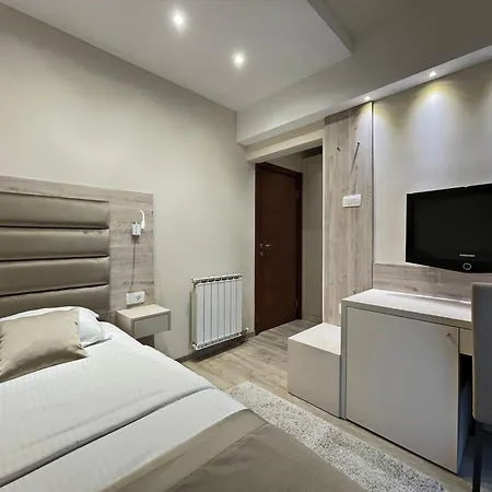 Отель Hotel Holiday