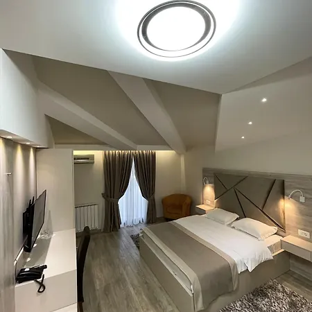 Hotel Holiday 波德戈里察