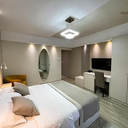 Отель Hotel Holiday
