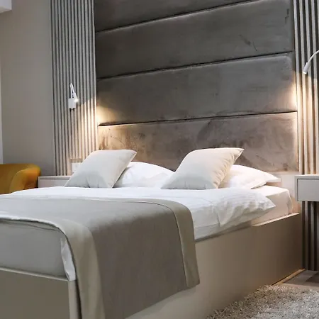 Hotel Holiday 호텔 4*