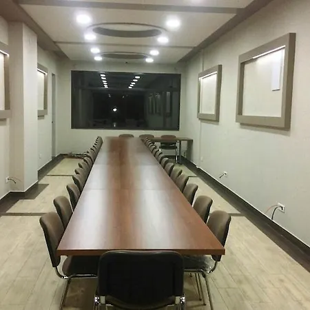 酒店 Hotel Holiday 波德戈里察