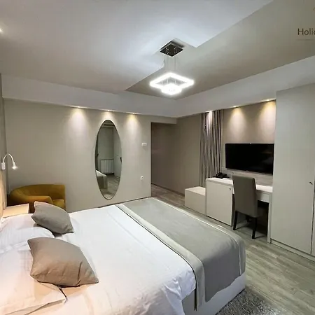 Hotel Holiday 4*