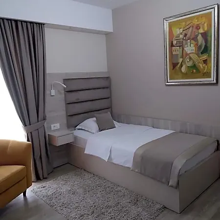 Hotel Holiday 호텔 4*