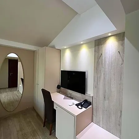 Hotel Holiday 호텔 4*