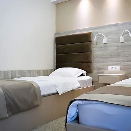 Hotel Holiday 호텔 4*