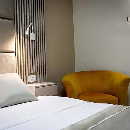 Hotel Holiday 호텔 4*