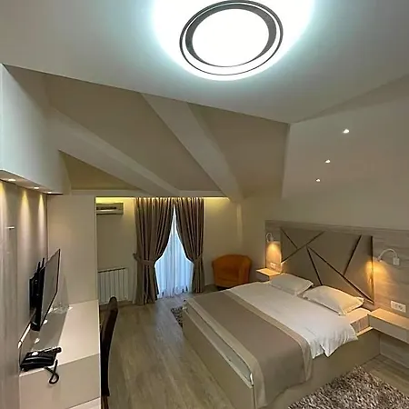 Hotel Holiday