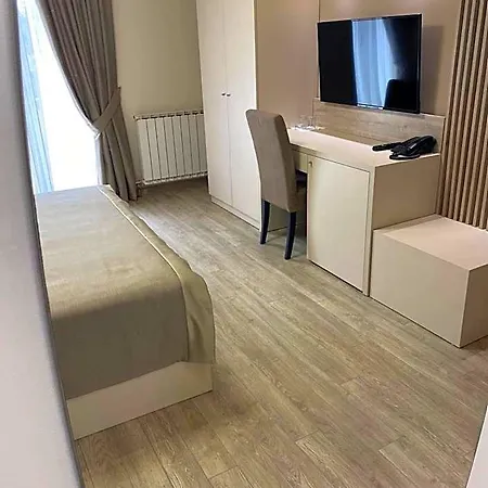 Hotel Holiday 4*