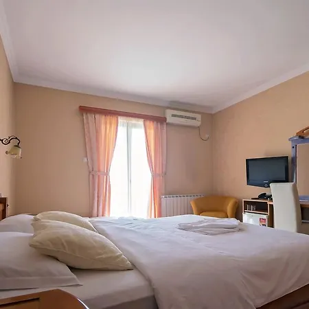 Hotel Holiday 4*