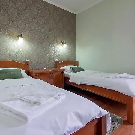 酒店 Hotel Holiday 4*