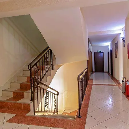Hotel Holiday Отель 4*