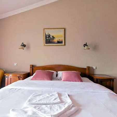 Отель Hotel Holiday 4*