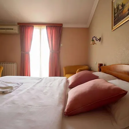 Hotel Holiday 4*