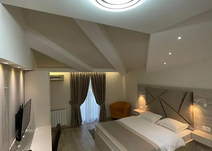 Hotel Holiday Podgorica